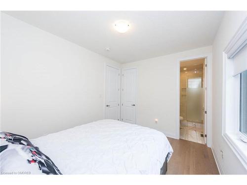 2437 Irene Crescent, Oakville, ON - Indoor Photo Showing Bedroom