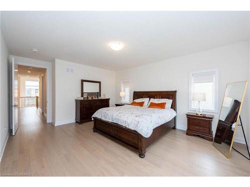 2437 Irene Crescent, Oakville, ON - Indoor Photo Showing Bedroom