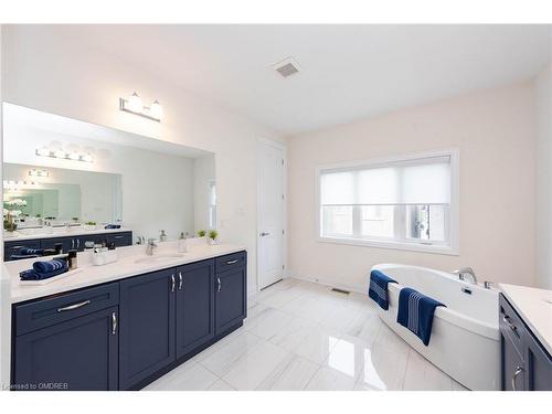 2437 Irene Crescent, Oakville, ON - Indoor Photo Showing Bathroom