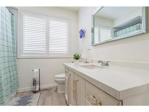 2435 Stefi Trail, Oakville, ON - Indoor Photo Showing Bathroom