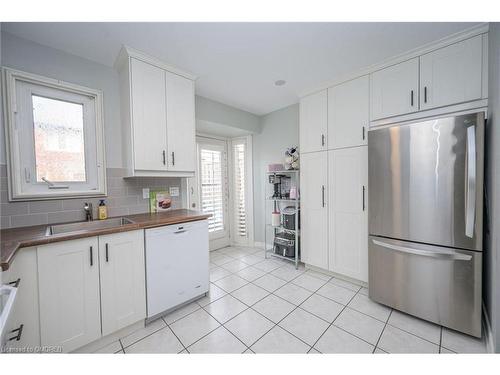 406-895 Maple Avenue, Burlington, ON - Indoor Photo Showing Kitchen