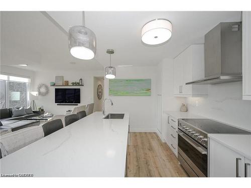 308-500 Brock Avenue, Burlington, ON - Indoor Photo Showing Kitchen