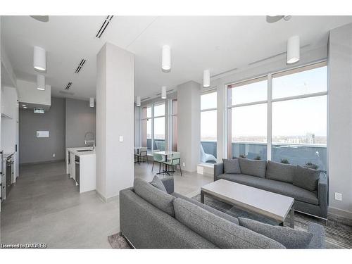 308-500 Brock Avenue, Burlington, ON - Indoor Photo Showing Living Room