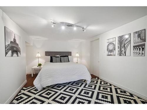 20 Craven Avenue, Burlington, ON - Indoor Photo Showing Bedroom