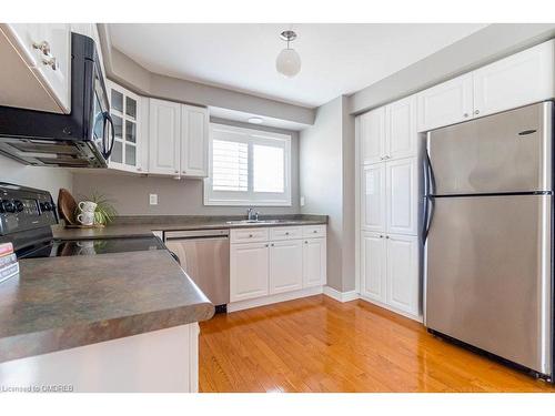 10-2340 Parkhaven Boulevard, Oakville, ON - Indoor Photo Showing Kitchen With Stainless Steel Kitchen