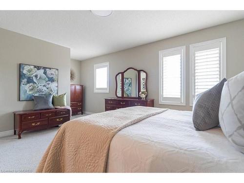 10-2340 Parkhaven Boulevard, Oakville, ON - Indoor Photo Showing Bedroom