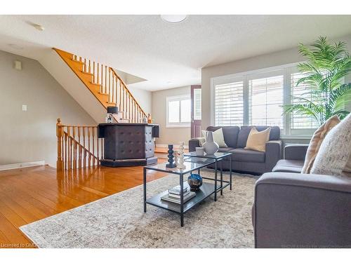 10-2340 Parkhaven Boulevard, Oakville, ON - Indoor Photo Showing Living Room