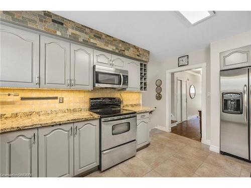 32 Parkview Place, Brampton, ON - Indoor Photo Showing Kitchen