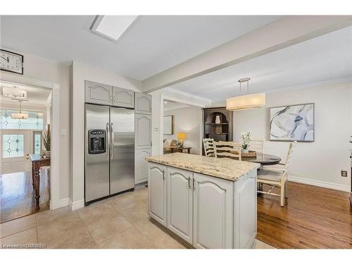 32 Parkview Place, Brampton, ON - Indoor Photo Showing Kitchen