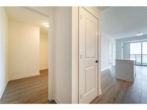 1806-335 Wheat Boom Drive, Oakville, ON - Indoor Photo Showing Other Room
