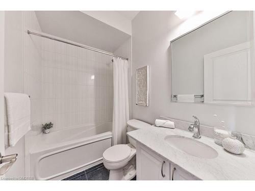 4-116 Waterside Drive, Mississauga, ON - Indoor Photo Showing Bathroom