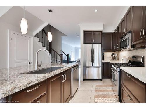 4-116 Waterside Drive, Mississauga, ON - Indoor Photo Showing Kitchen With Upgraded Kitchen