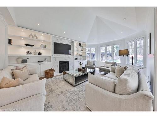 1502 Crescent Road, Mississauga, ON - Indoor Photo Showing Living Room With Fireplace