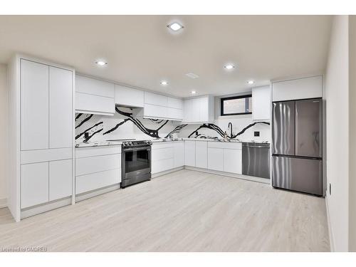 55 West 22Nd Street, Hamilton, ON - Indoor Photo Showing Kitchen