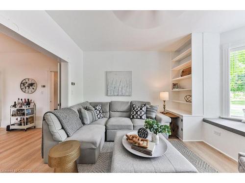 16 Park Avenue, Acton, ON - Indoor Photo Showing Living Room