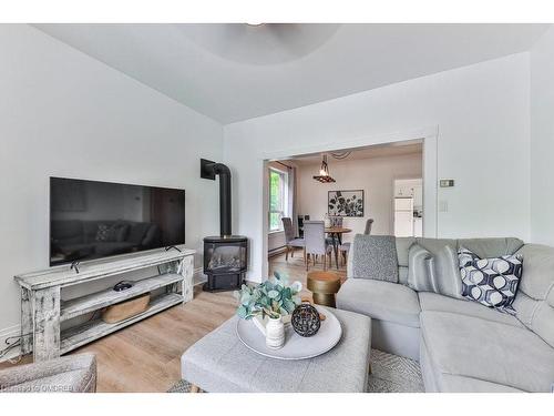 16 Park Avenue, Acton, ON - Indoor Photo Showing Living Room