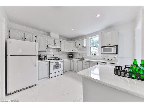 16 Park Avenue, Acton, ON - Indoor Photo Showing Kitchen