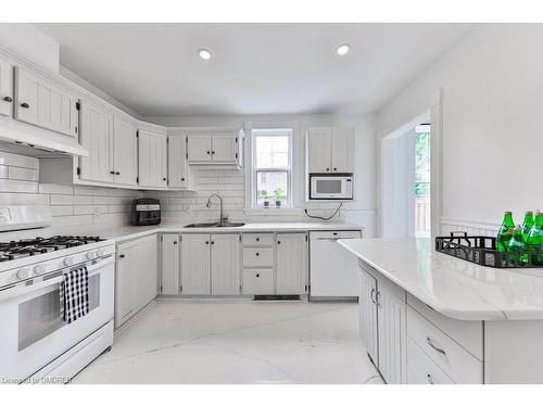 16 Park Avenue, Acton, ON - Indoor Photo Showing Kitchen With Double Sink