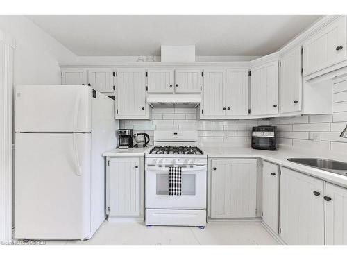 16 Park Avenue, Acton, ON - Indoor Photo Showing Kitchen