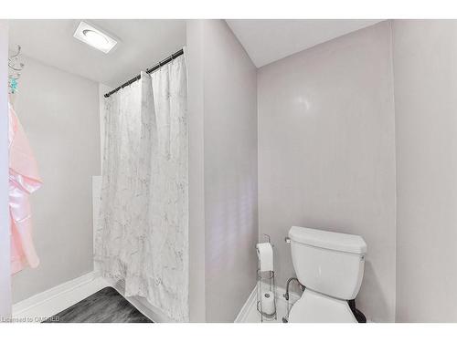 16 Park Avenue, Acton, ON - Indoor Photo Showing Bathroom