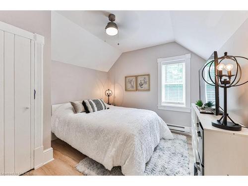 16 Park Avenue, Acton, ON - Indoor Photo Showing Bedroom