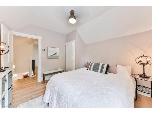 16 Park Avenue, Acton, ON - Indoor Photo Showing Bedroom