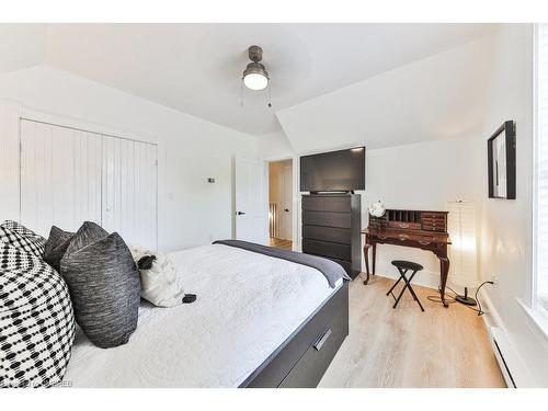 16 Park Avenue, Acton, ON - Indoor Photo Showing Bedroom