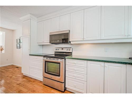 15 East Street, Oakville, ON - Indoor Photo Showing Kitchen