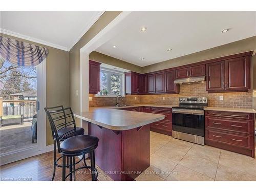 25 Caledon Crescent, Brampton, ON - Indoor Photo Showing Kitchen