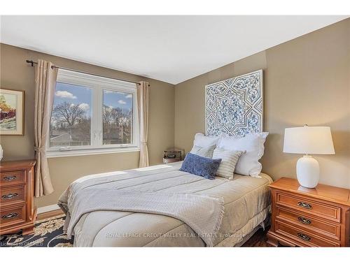 25 Caledon Crescent, Brampton, ON - Indoor Photo Showing Bedroom