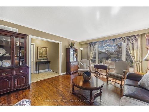 25 Caledon Crescent, Brampton, ON - Indoor Photo Showing Living Room