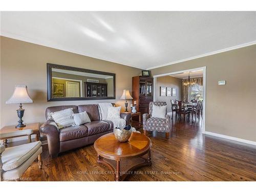 25 Caledon Crescent, Brampton, ON - Indoor Photo Showing Living Room