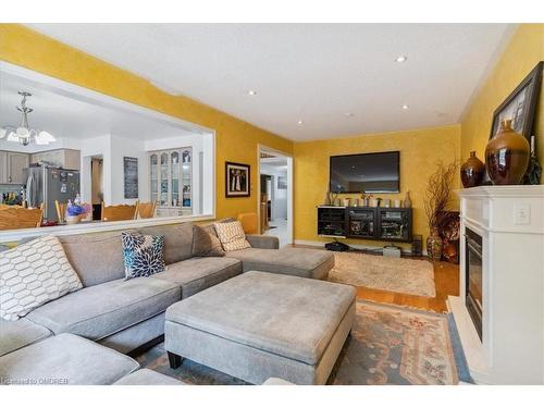 42 Tigerlily Place, Brampton, ON - Indoor Photo Showing Living Room