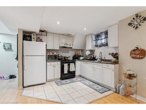 42 Tigerlily Place, Brampton, ON - Indoor Photo Showing Kitchen