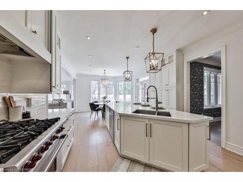 1502 Crescent Road, Mississauga, ON - Indoor Photo Showing Kitchen With Upgraded Kitchen