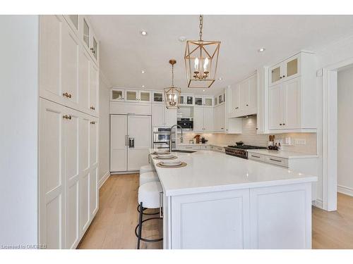 1502 Crescent Road, Mississauga, ON - Indoor Photo Showing Kitchen