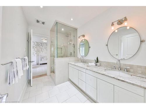 1502 Crescent Road, Mississauga, ON - Indoor Photo Showing Bathroom