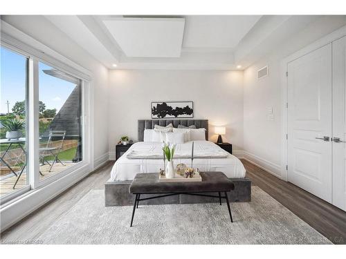 350 Weighton Drive, Oakville, ON - Indoor Photo Showing Bedroom