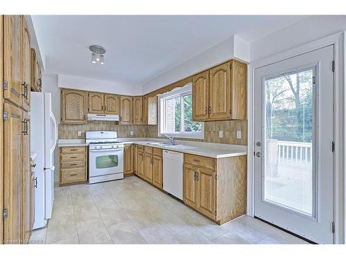2637 5Th Line W, Mississauga, ON - Indoor Photo Showing Kitchen