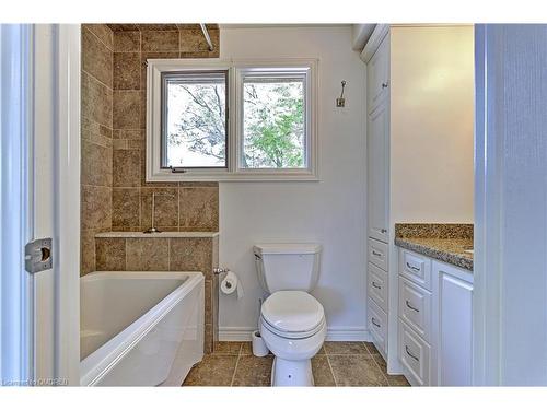 2637 5Th Line W, Mississauga, ON - Indoor Photo Showing Bathroom
