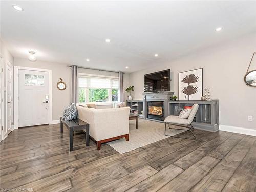 535 Regina Drive, Burlington, ON - Indoor Photo Showing Living Room With Fireplace