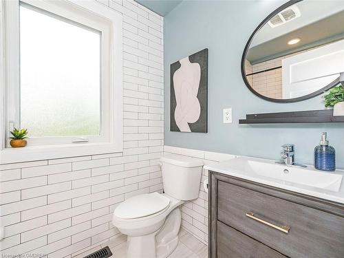 535 Regina Drive, Burlington, ON - Indoor Photo Showing Bathroom