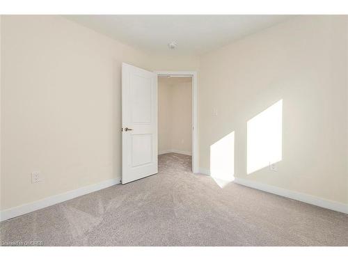 34 Lilac Circle, Caledonia, ON - Indoor Photo Showing Other Room