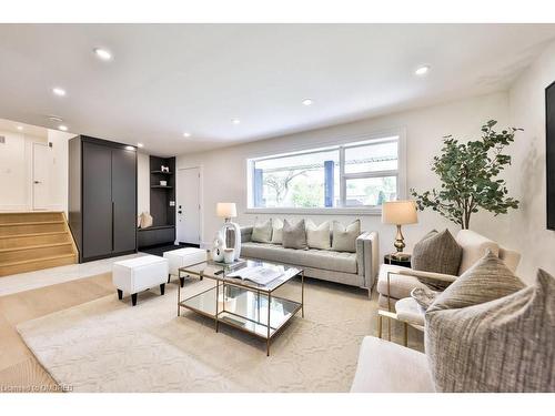 194 Slater Crescent, Oakville, ON - Indoor Photo Showing Living Room