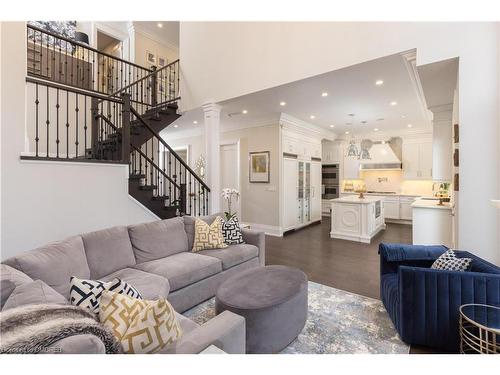 1325 Sheldon Avenue, Oakville, ON - Indoor Photo Showing Living Room