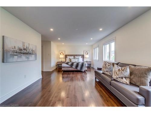 2316 Delnice Drive, Oakville, ON - Indoor Photo Showing Living Room