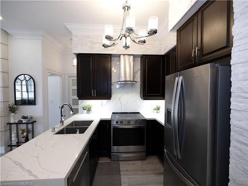 Uph3108-4090 Living Arts Drive, Mississauga, ON - Indoor Photo Showing Kitchen With Double Sink