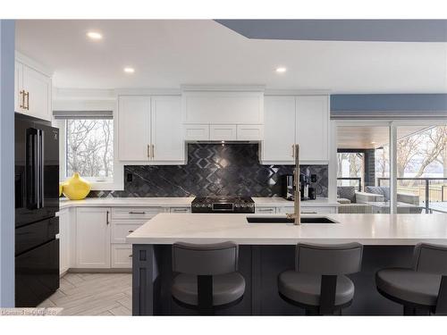 676 Bayshore Boulevard, Burlington, ON - Indoor Photo Showing Kitchen With Upgraded Kitchen