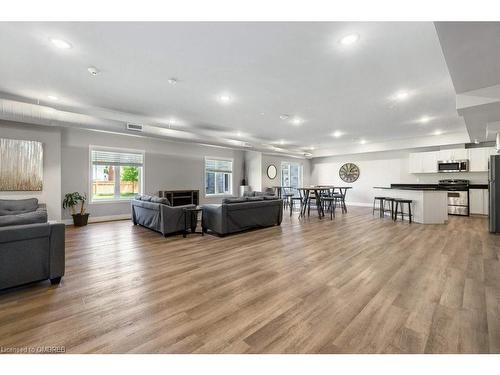 512-501 Frontenac Street, Kingston, ON - Indoor Photo Showing Living Room