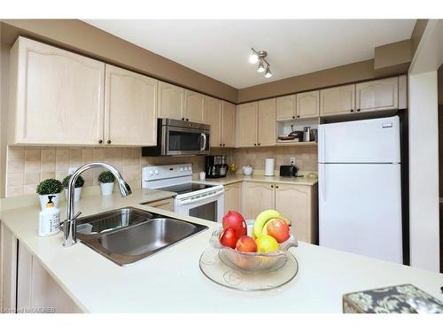 5863 Chalfont Crescent, Mississauga, ON - Indoor Photo Showing Kitchen With Double Sink